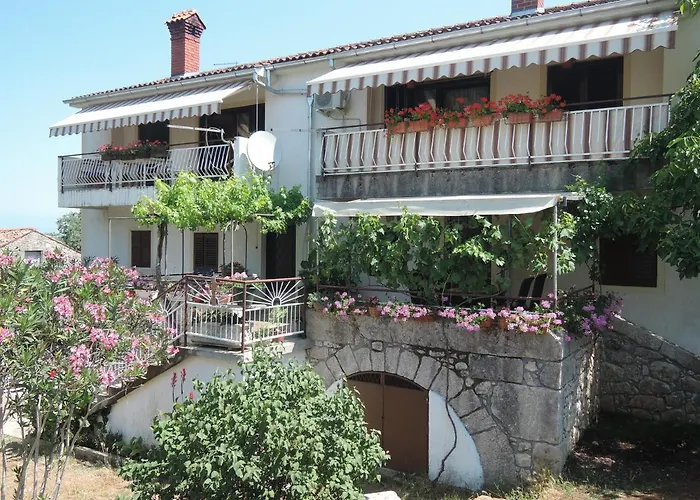 Sabina I Grapes Malinska