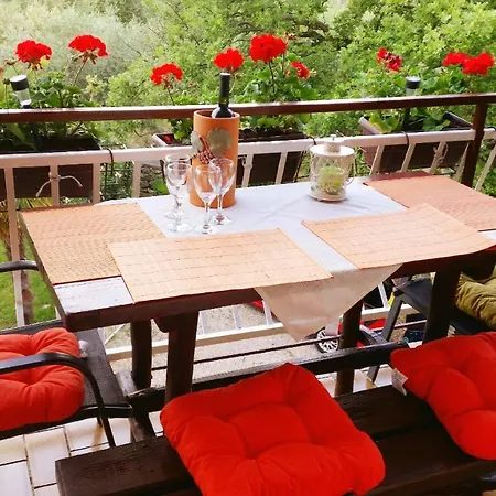 Sabina I Grapes * Malinska