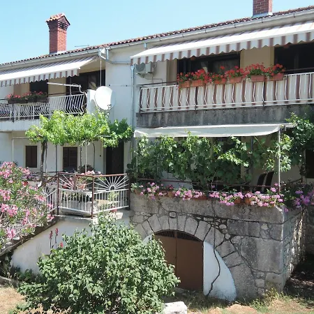 Sabina I Grapes Malinska