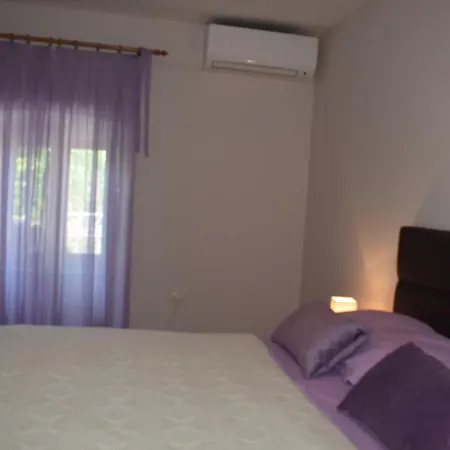 Sabina I Grapes Apartament *