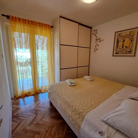 Sabina I Grapes Apartment Malinska