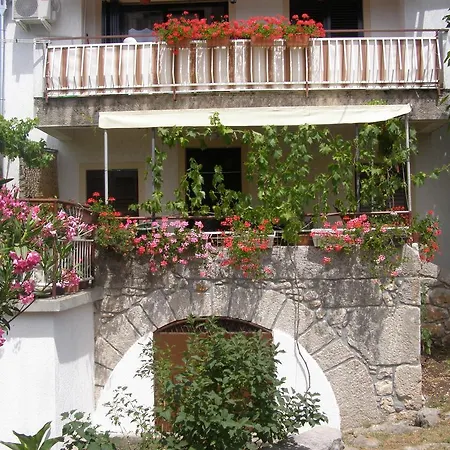 Sabina I Grapes * Malinska